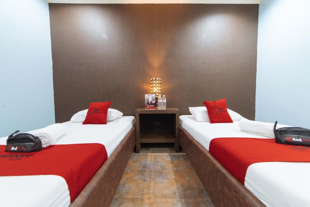 Reddoorz @ N Roldan Street Hotel Kalibo Exterior photo